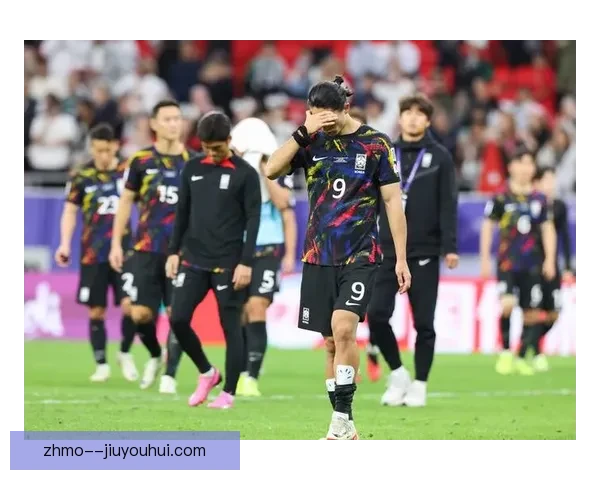 孙兴慜在韩国队训练营亲自示范精准传中细节年轻球员围观学习热情